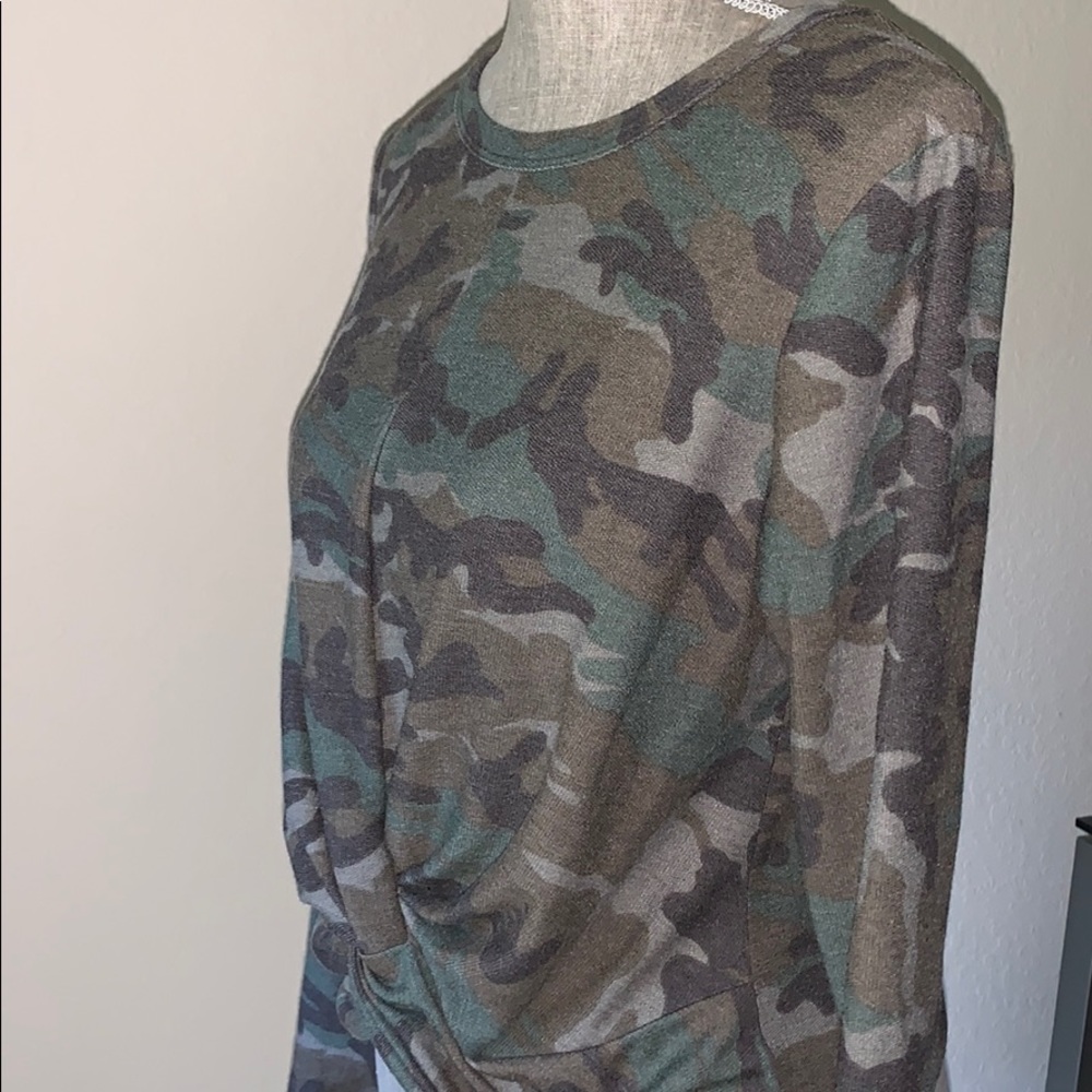 πΊπ¦HOST PICK!!Anthropology Drew Camo Top - Picture 5 of 11